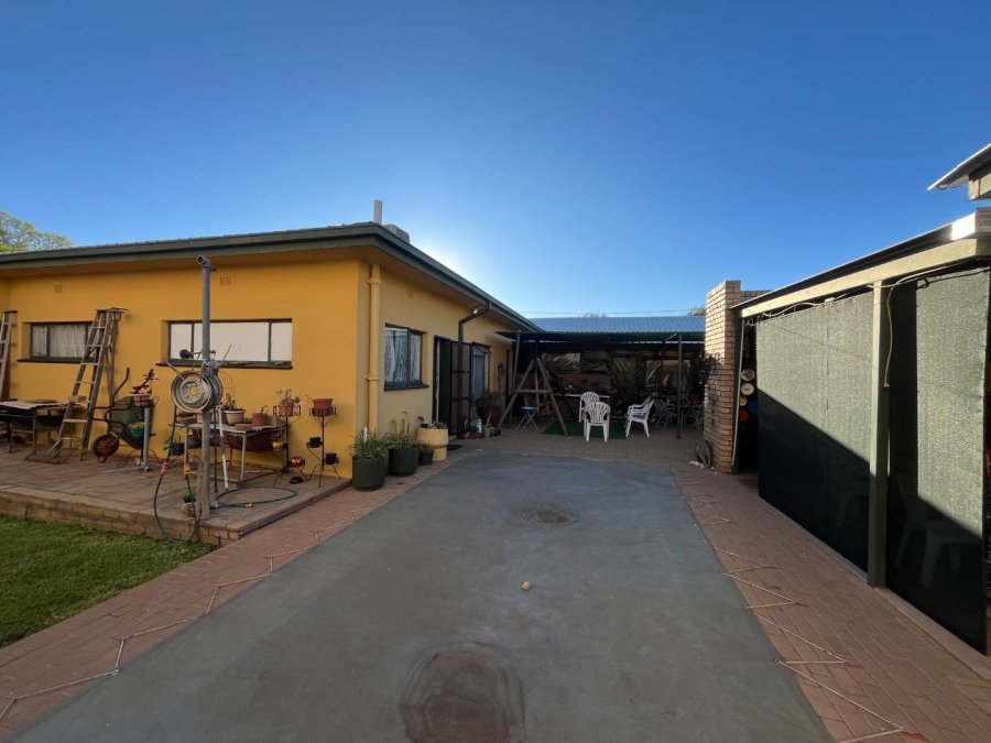 5 Bedroom Property for Sale in Die Rand Northern Cape